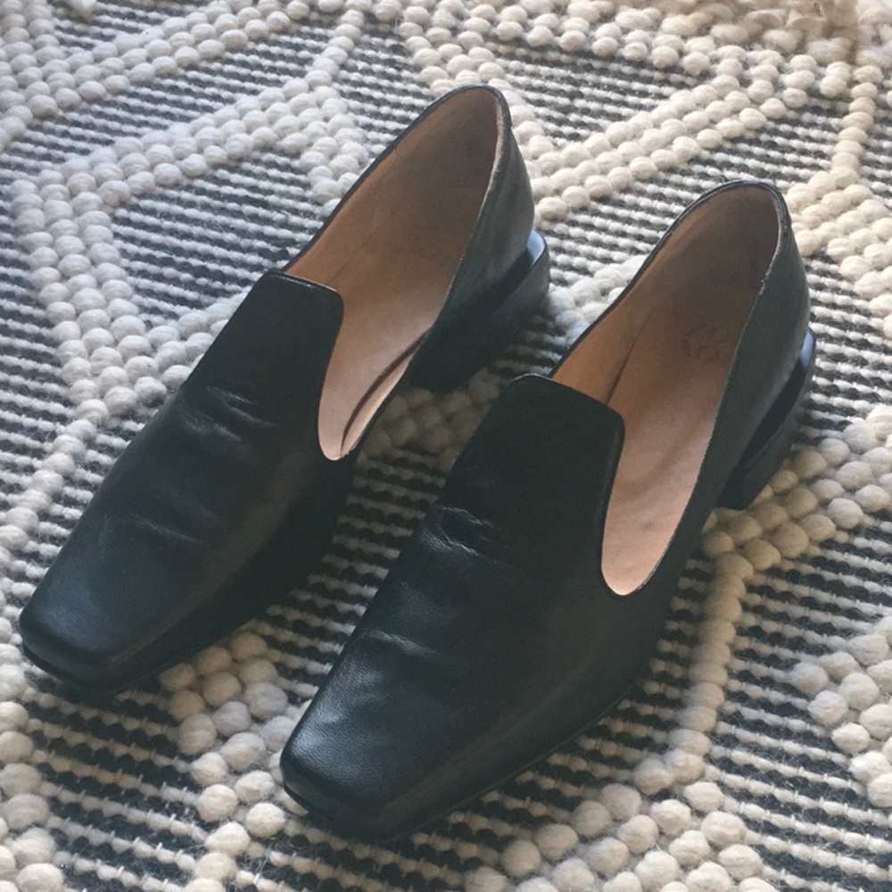 ZOU XOU black leather loafer